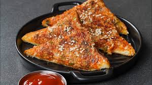 Cheesy Garlic Manchurian Toast | Spicy Indo-Chinese Fusion Snack with Melty Cheese & Crunchy Bread